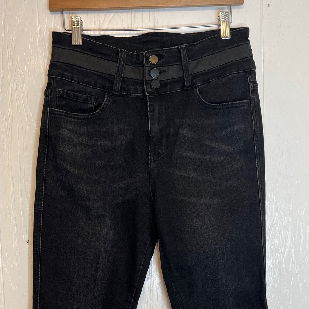 Flying Monkey Ultra High Rise
Denim Black Skinny Jeans Pieced
Waistband 28 - Picture 2 of 9